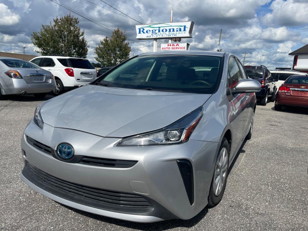 2019 Toyota Prius L Eco's photo